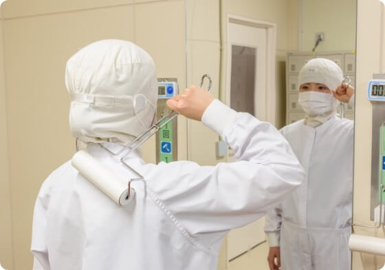 作業服に着替える